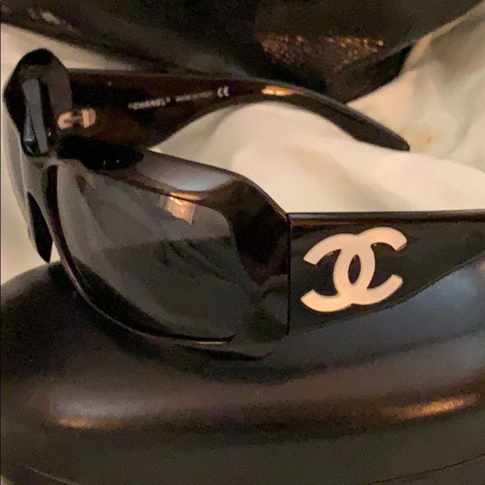 ❤️SOLD ON M❤️. Chanel Sunglasses
